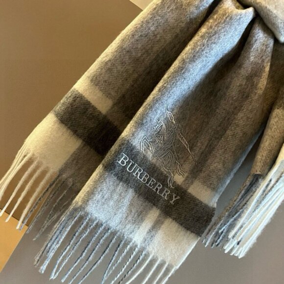 Burberry Cashmere Scarf - Picture 4 of 4